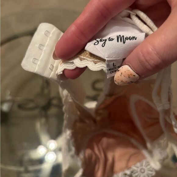 Sky to Moon lace bodysuit - Picture 4 of 4